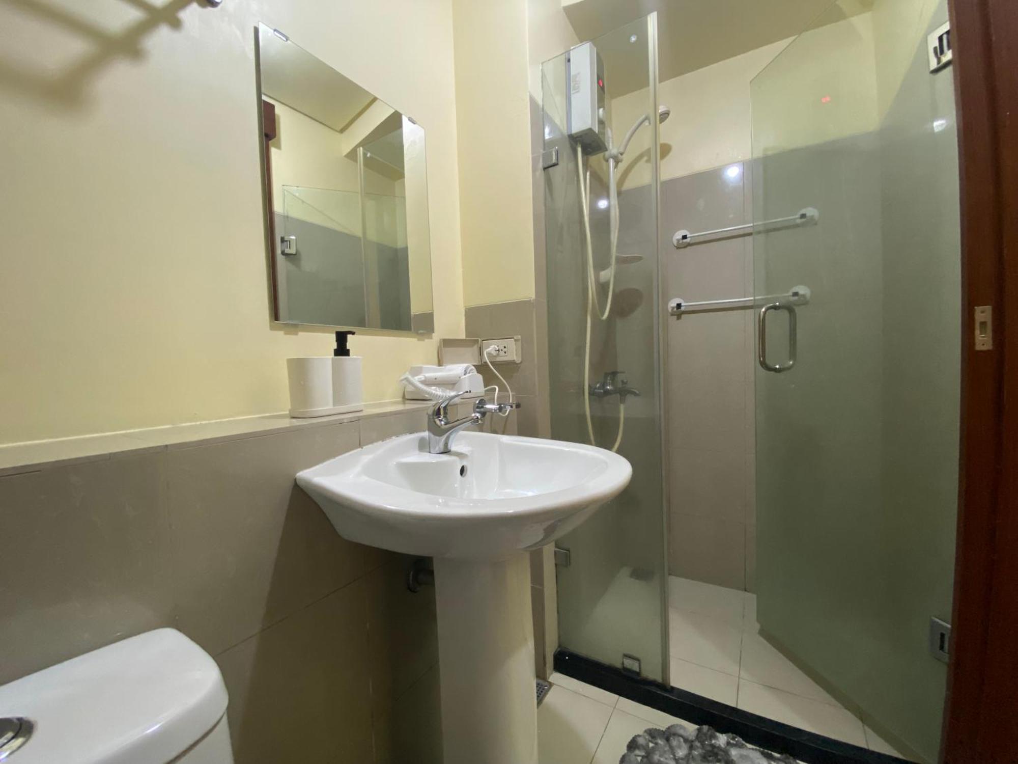 Modern Condo Living In Makati Manila Exterior foto